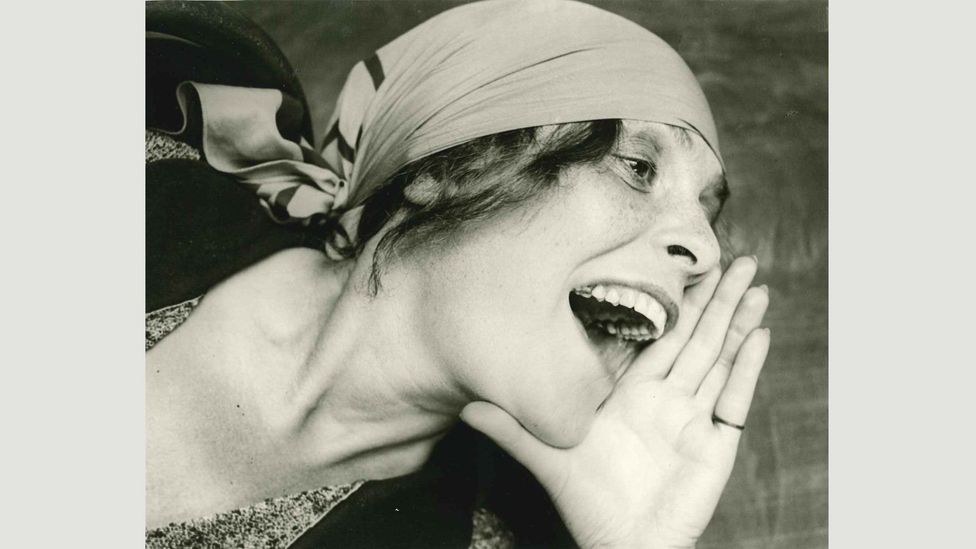 Lilja Brik fotografata da Rodchenko, 1924 — la fonte