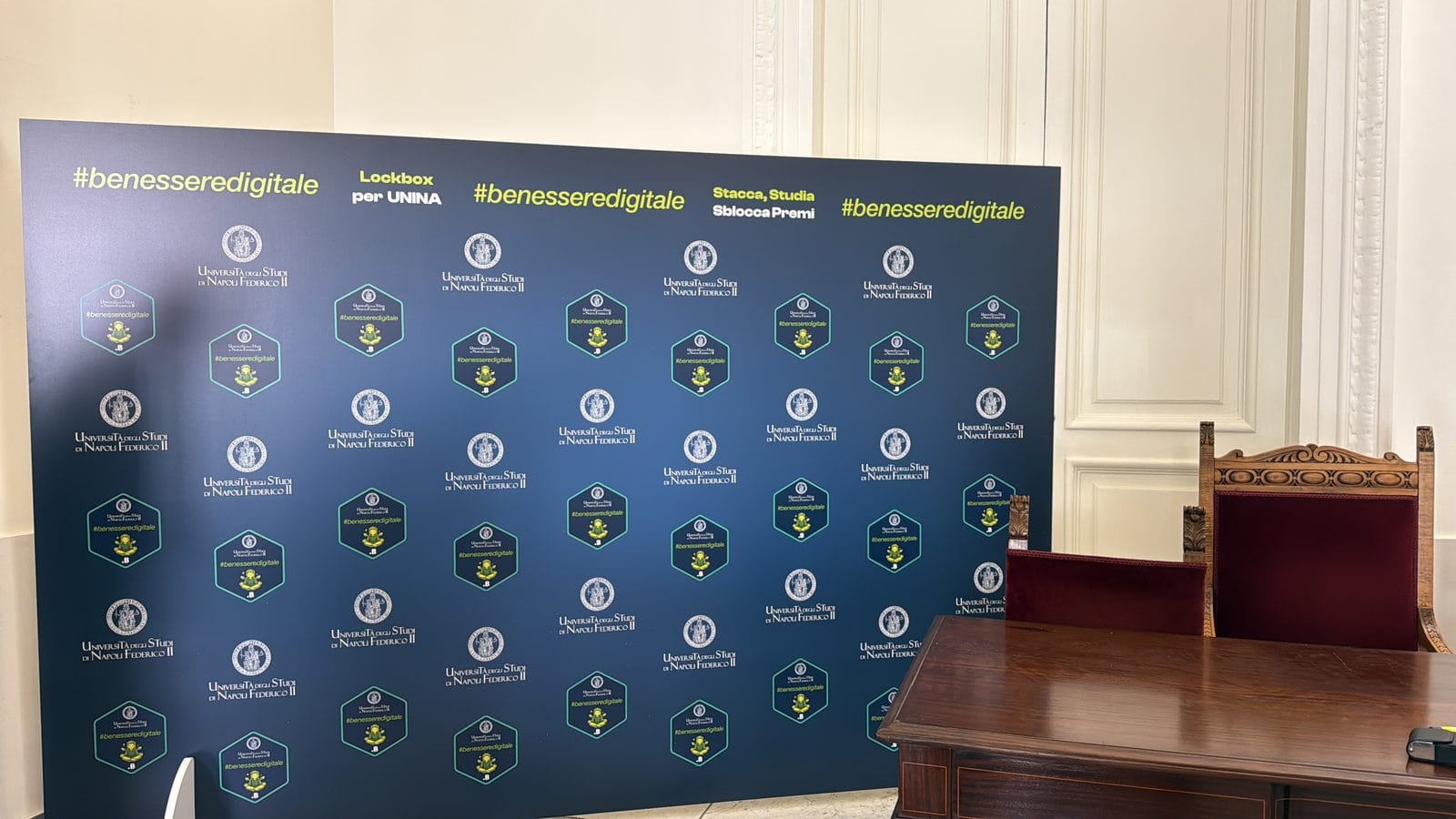 Allestimento podio relatori